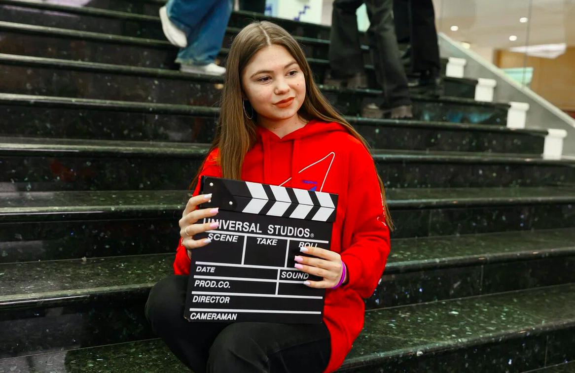 Фото Блогер-миллионник, интервью юнкоров и борьба с фейками. Как в Новосибирске прошёл крупнейший молодёжный медиафорум – ФОТОРЕПОРТАЖ 6 - Сиб.ФМ Фото Блогер-миллионник, интервью юнкоров и борьба с фейками. Как в Новосибирске прошёл крупнейший молодёжный медиафорум – ФОТОРЕПОРТАЖ 6